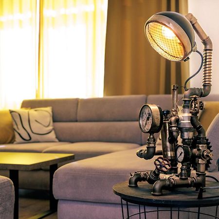 Big 75M2 Next To Opera Building In Direct Centrum, Air-Conditioned, Balcony, 24H Self Checking Banská Bystrica Buitenkant foto