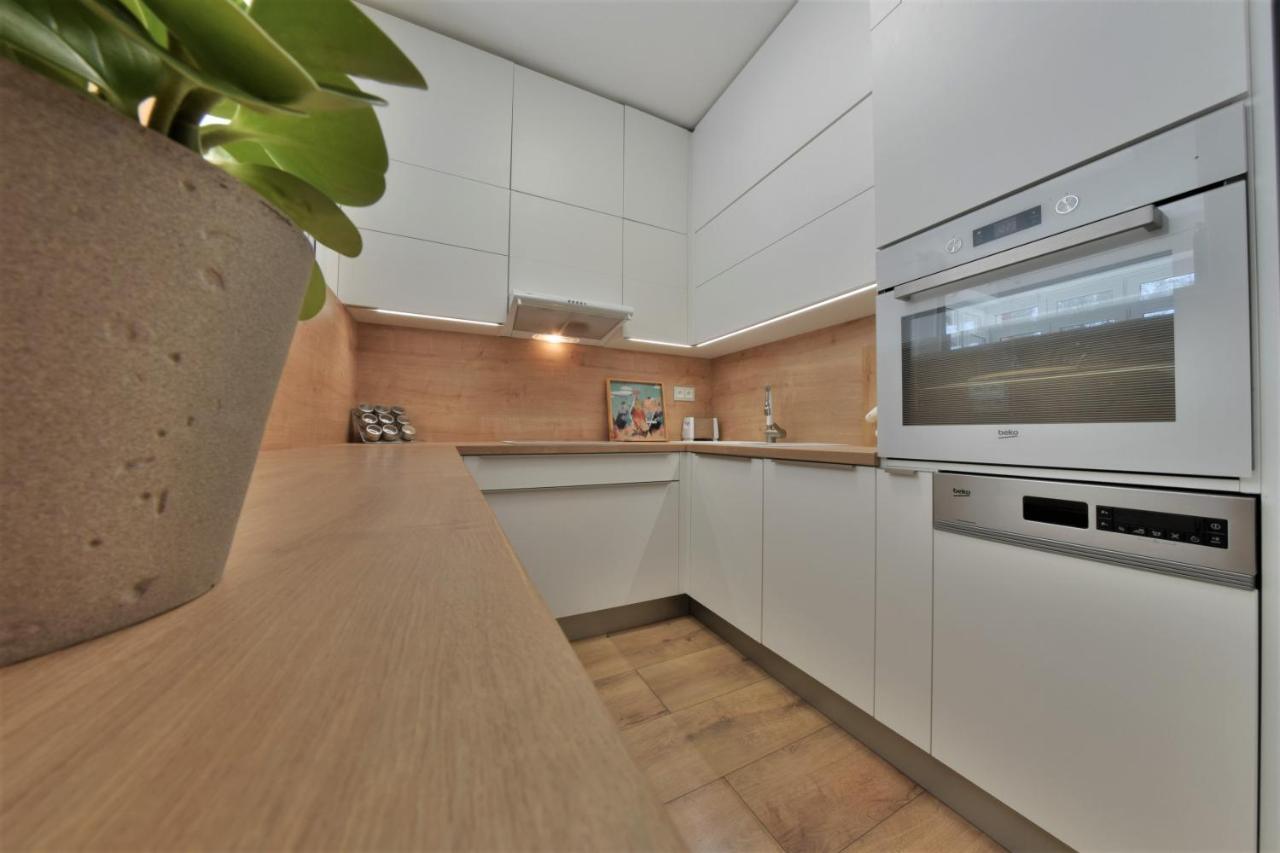 Big 75M2 Next To Opera Building In Direct Centrum, Air-Conditioned, Balcony, 24H Self Checking Banská Bystrica Buitenkant foto