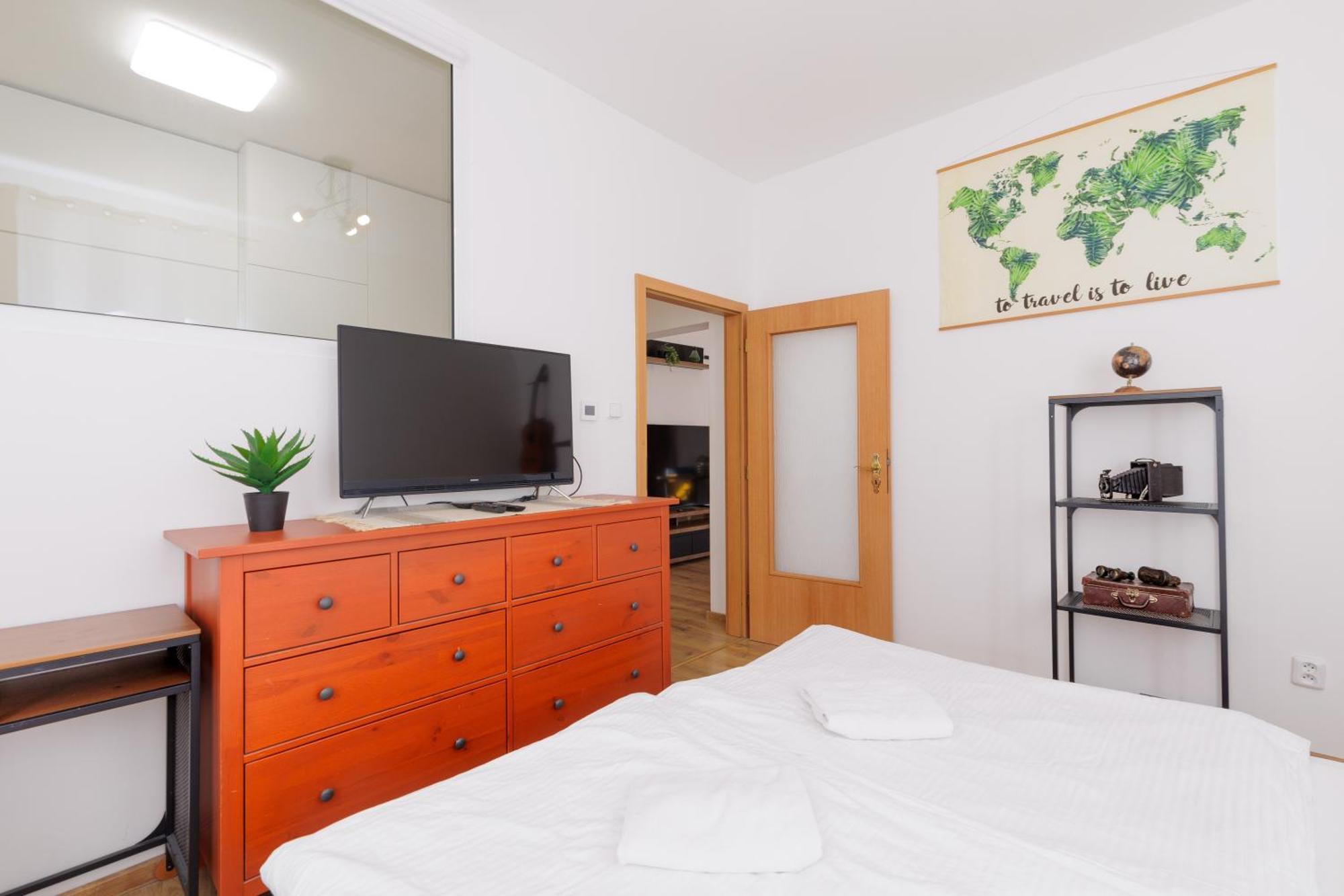 Big 75M2 Next To Opera Building In Direct Centrum, Air-Conditioned, Balcony, 24H Self Checking Banská Bystrica Buitenkant foto